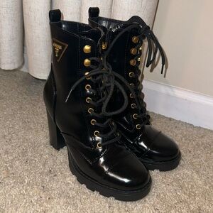 MOVING SALE! MAKE YOUR BEST OFFER!! 
Guess Neadyn heeled moto bootie